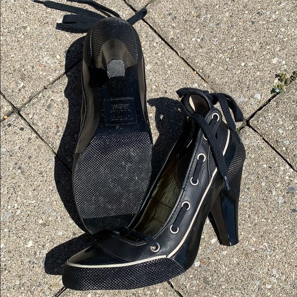 Black heels - Picture 3 of 3